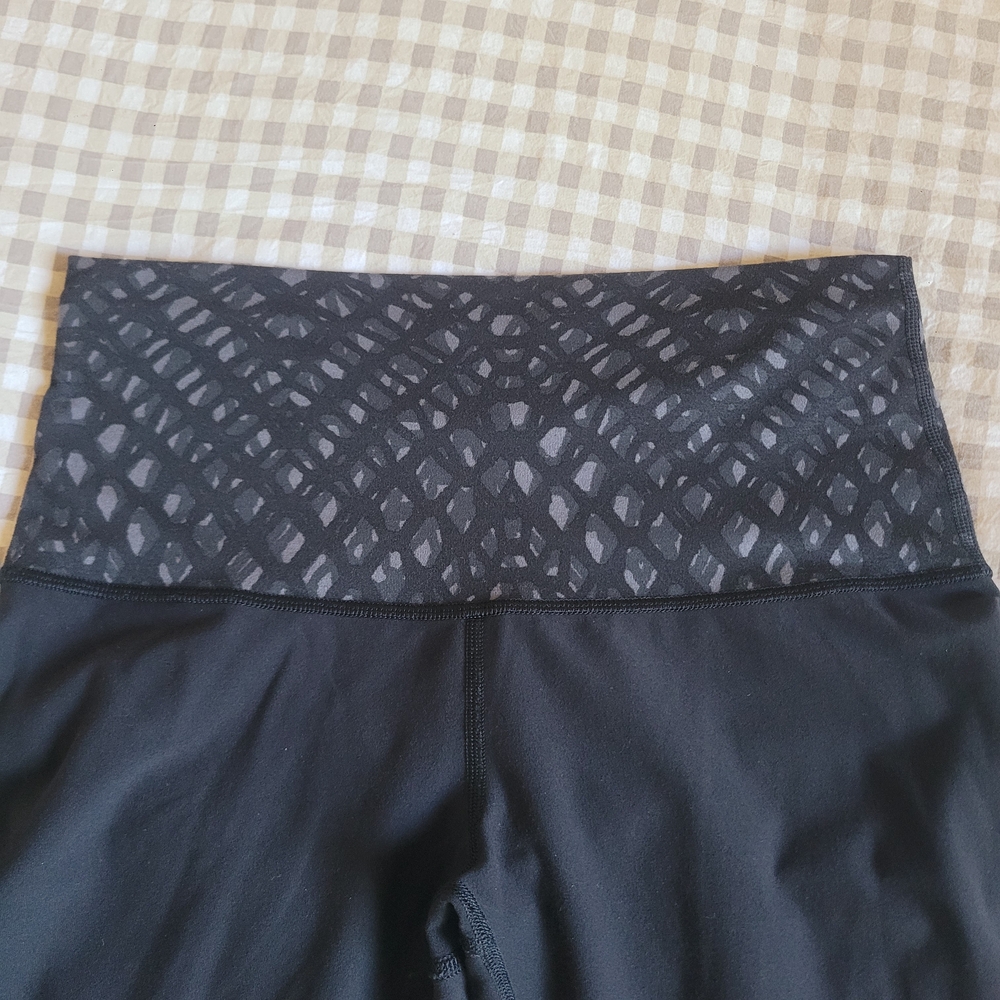 Ω Lululemon Black Leggings Wunder Under Crop Size 10 - Picture 3 of 8